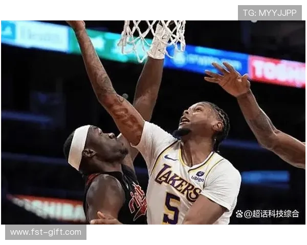 浓眉哥砍下30分11篮板湖人三将得分20轻取开拓者展现强大实力